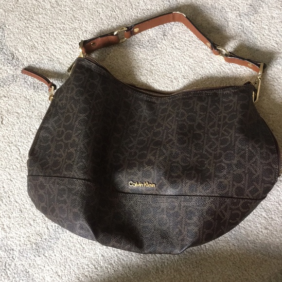 Calvin Klein purse - Picture 1 of 8